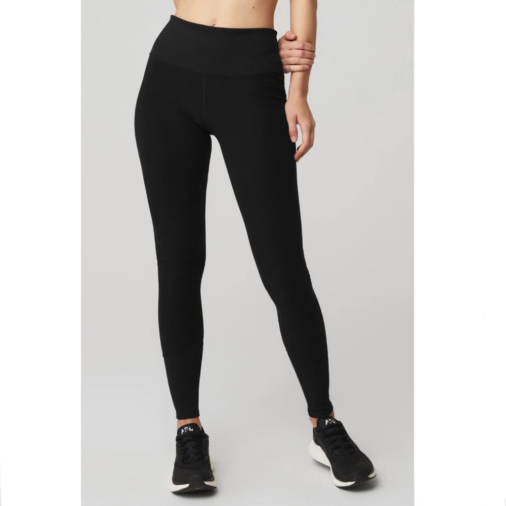 Alo Yoga - High-Waist Alosoft Lounge Legging in Black